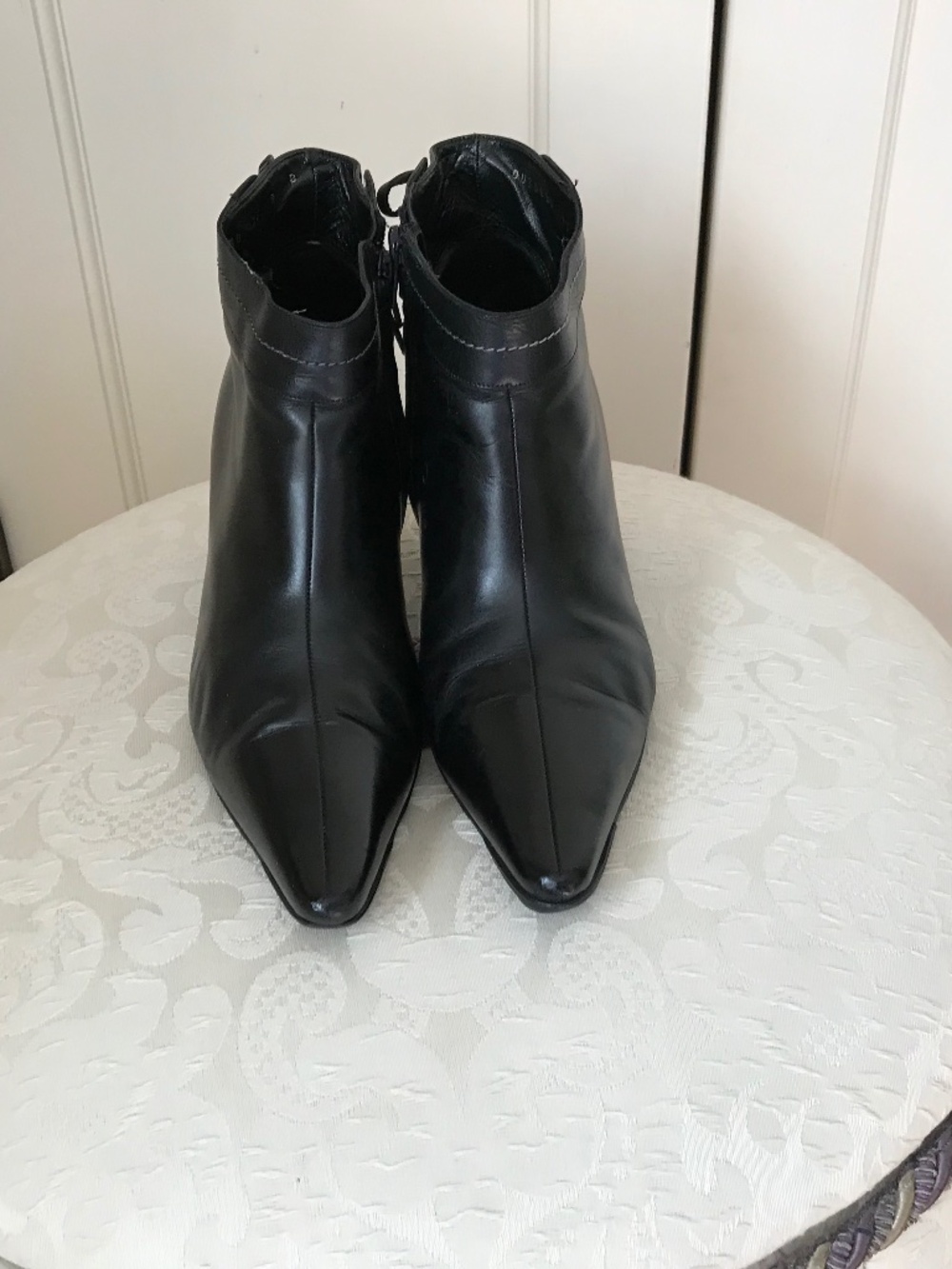 Salvatore Ferragamo Black Ladies Booties sz 8 B